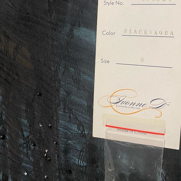 Ivonne D Rosette beaded, sleeveless long gown - Picture 10 of 12